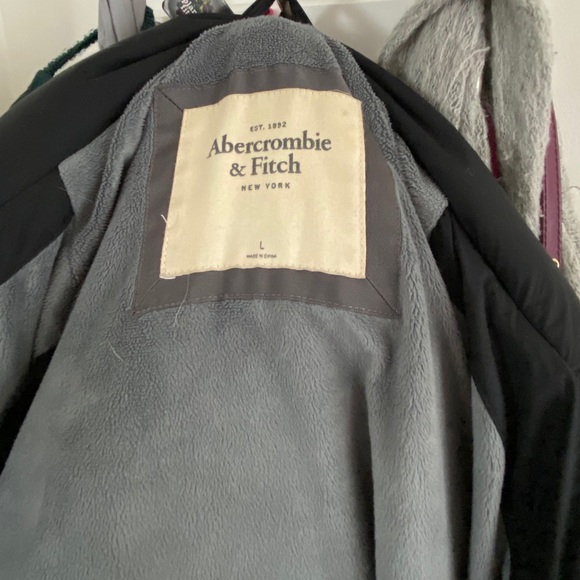 Knee length black puffer coat, Abercrombie - Picture 5 of 8